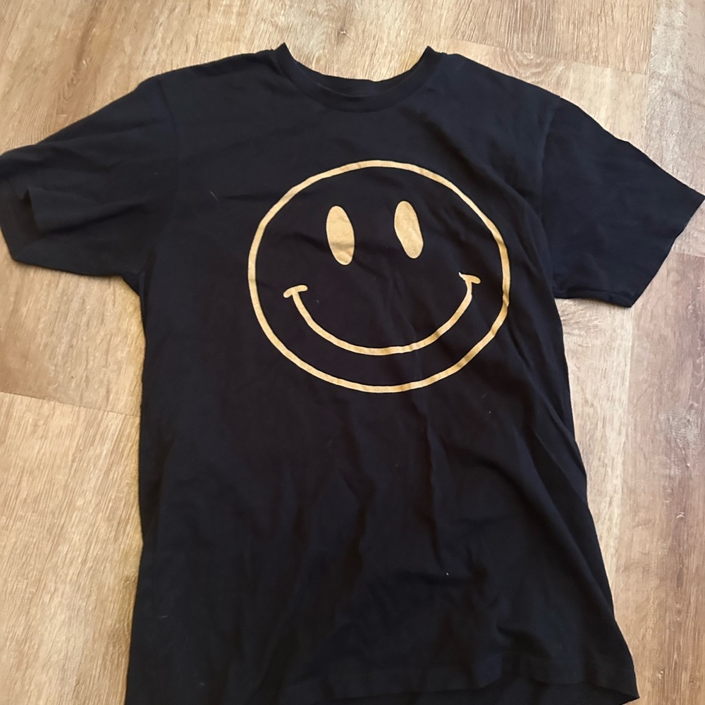 BLACK SMILEY FACE TEE